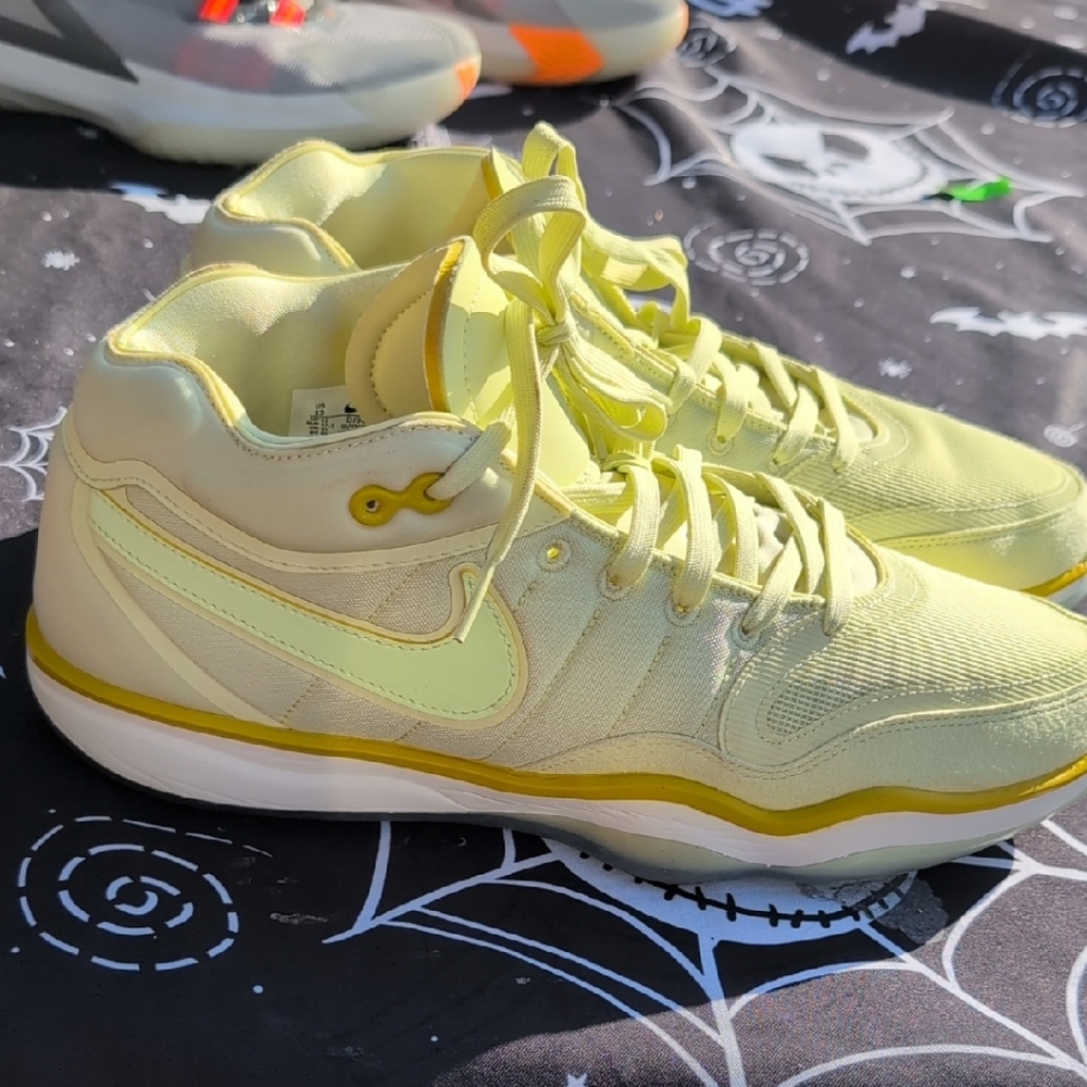 Nike Lemon Yellow Mid-Top Sneakers